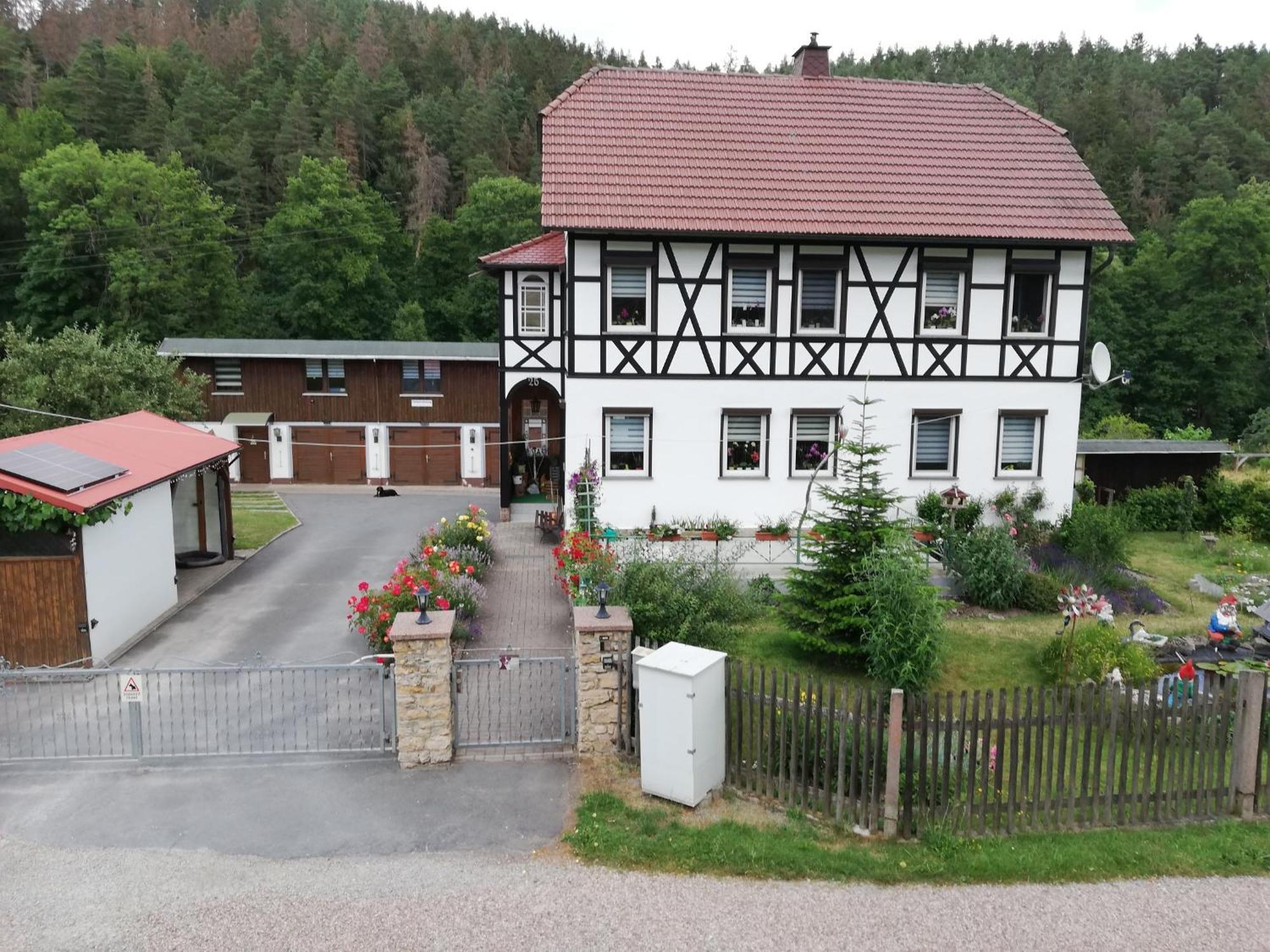 Fewo An Der Klosterruine Paulinzella Mit Kostenfreien Parkplatz Und Wlan Eksteriør bilde